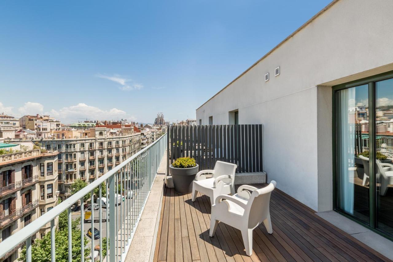 Mate Carla, Hotel Barcellona